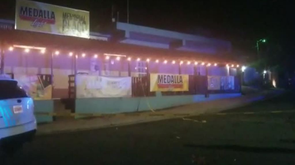  Video: Identifican hombre muerto a tiros frente a negocio de Corozal 