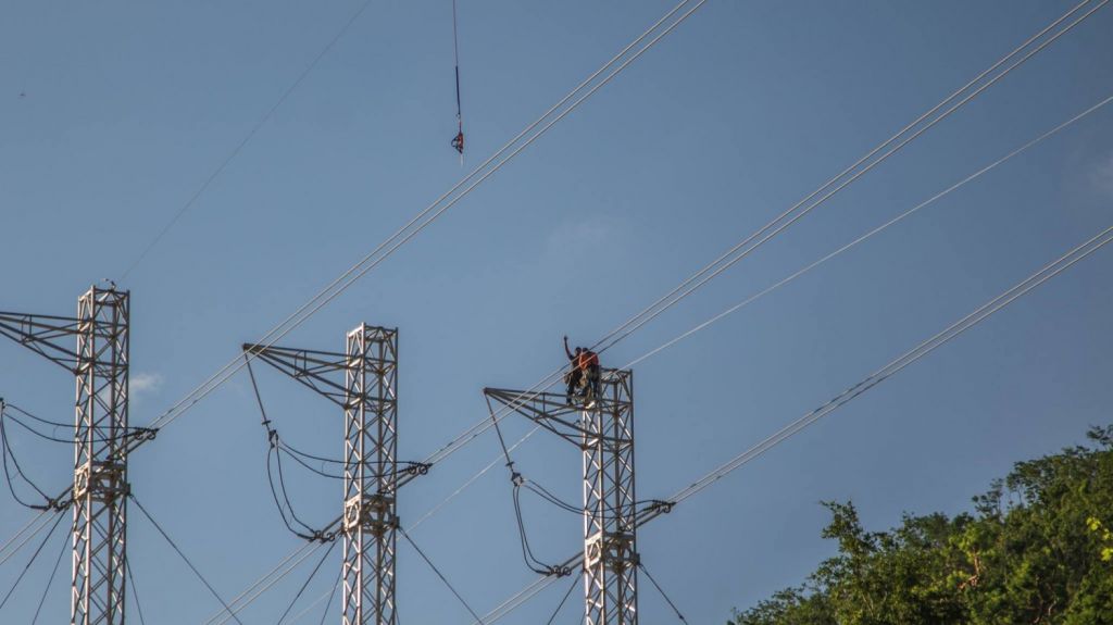 Video: Whitefish Energy completa trabajo en lÃ­nea de transmisiÃ³n que deberÃ­a llevar electricidad a nuevas zonas de San Juan en los prÃ³ximos dÃ­as