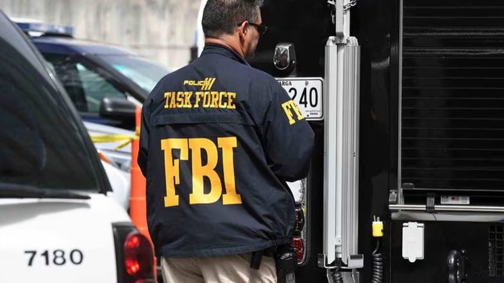  Video:Operativo del FBI en Naranjito desarticula red de tr&aacute;fico de fentanilo y armas autom&aacute;ticas 