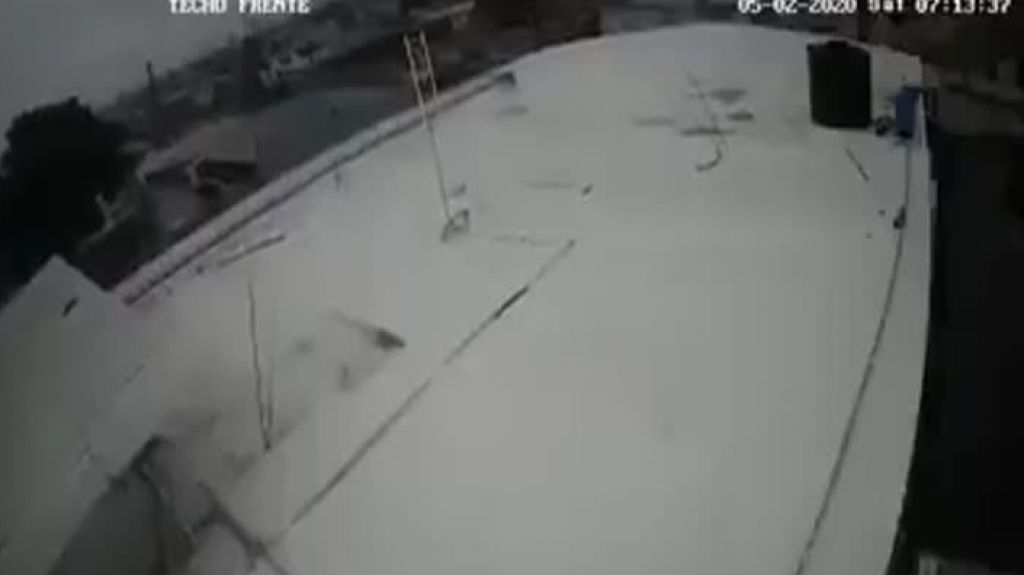  Cámara de seguridad capta lo fuerte del sismo esta mañana en el Sur 