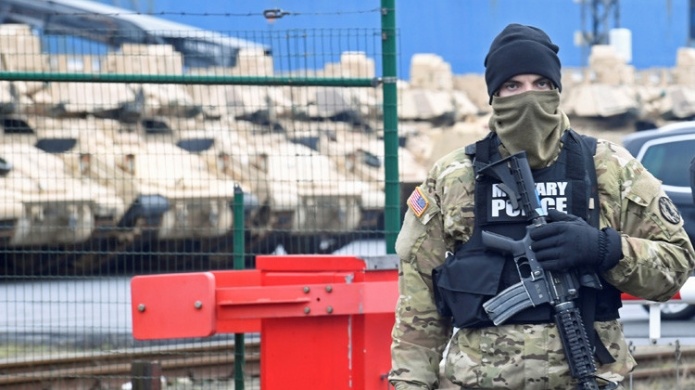 VIDEO: Equipo pesado y soldados del EjÃ©rcito estadounidense se dirigen hacia las fronteras rusas