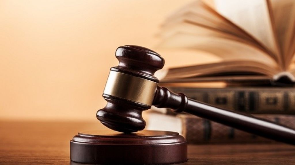  Acusado Exoficial de Correcci&oacute;n y una mujer en el foro federal por robo a mano armada y &ldquo;carjacking&rdquo; 