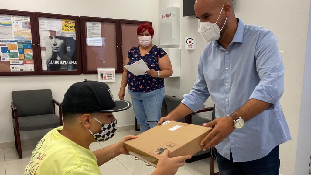  Municipio de Fajardo regala 100 computadoras a estudiantes 