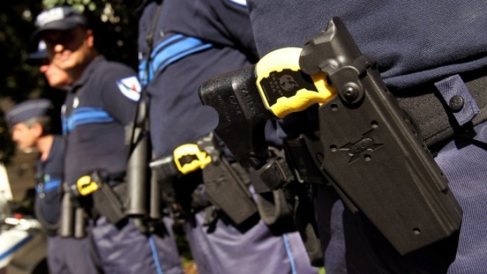 PolicÃ­as de EE.UU. aplican electrochoques a un sordo que sufrÃ­a un ataque diabÃ©tico