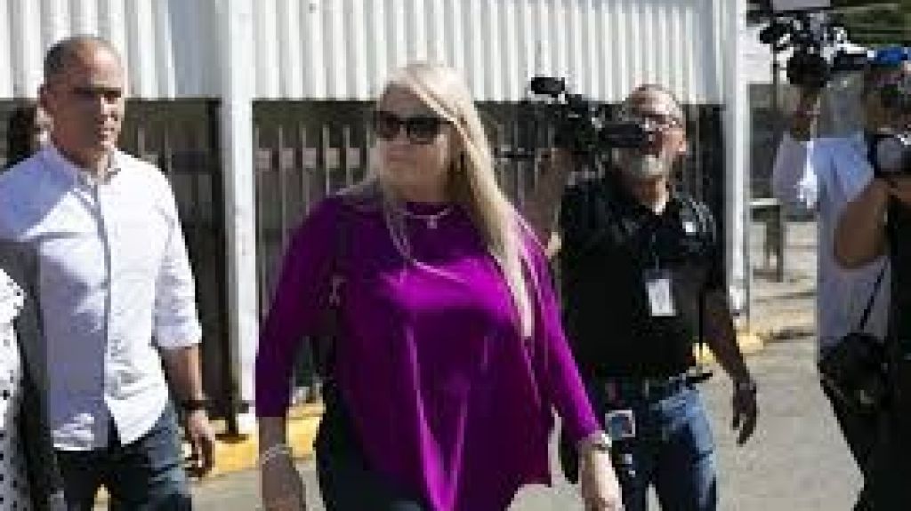  Entregan equipos m&eacute;dicos al CDT de Vieques 