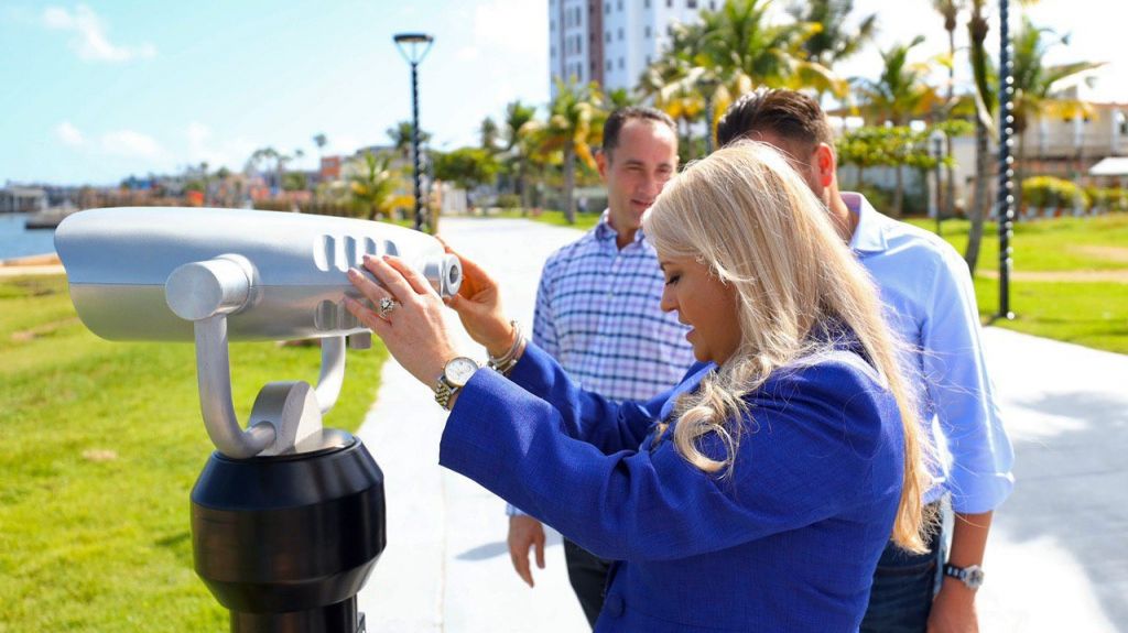  Gobernadora recorre proyecto de revitalizaci&oacute;n del malec&oacute;n Bah&iacute;a Viva de Cata&ntilde;o 