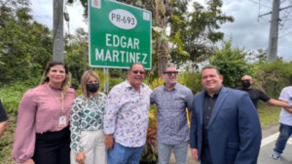  Rebautizan carretera de Dorado con el nombre del expelotero Edgar Mart&iacute;nez 