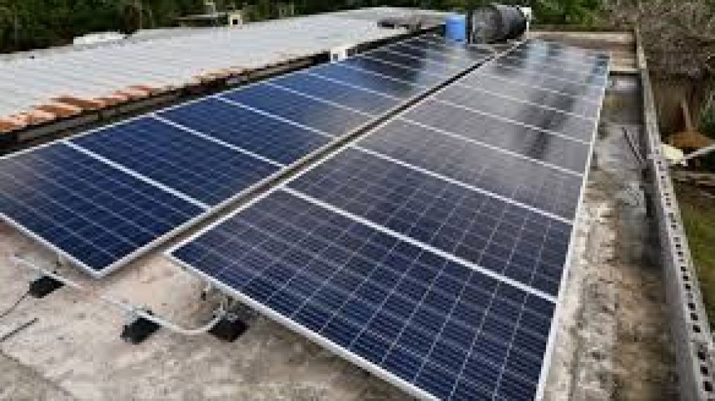  Roban paneles solares de Centro Sor Isolina Ferrer de Ponce 