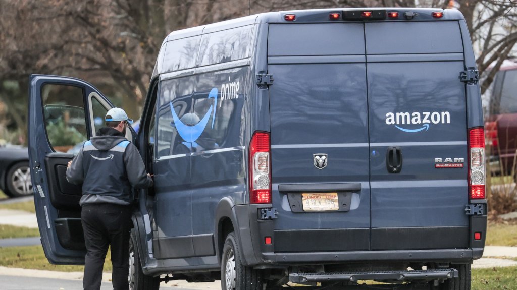  Amazon admite que sus conductores deben orinar en botellas durante recorridos 