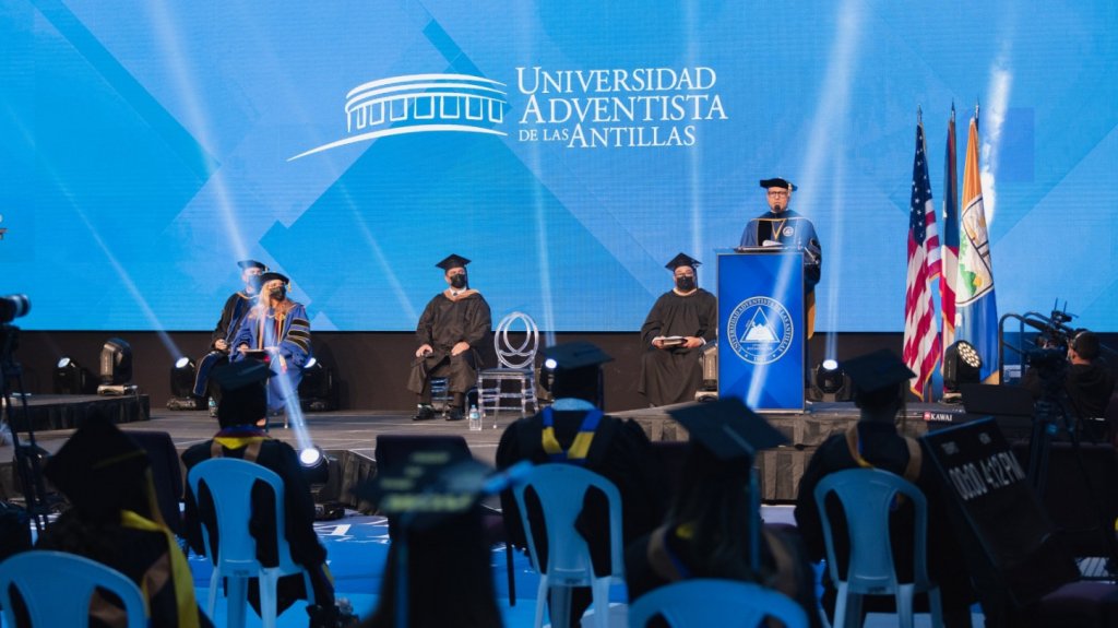  Estudiantes de 12 pa&iacute;ses se grad&uacute;an en Universidad Adventista de Mayag&uuml;ez 