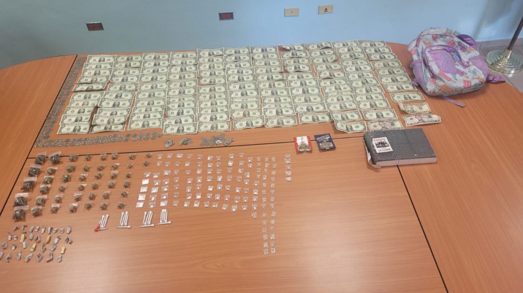  Polic&iacute;a Municipal de Manat&iacute; incauta drogas en residencial p&uacute;blico 