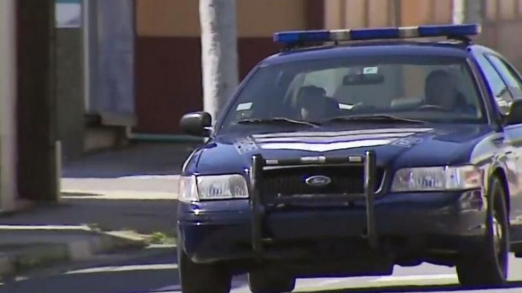  Le rompen cristal a carro y le roban $3 mil que hace poco hab&iacute;a retirado del banco en un centro comercial de Bayam&oacute;n 