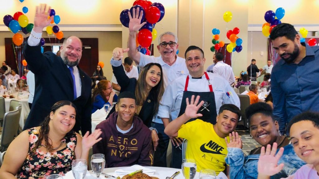  Ni&ntilde;os y j&oacute;venes de Boys & Girls Clubs dan gracias 