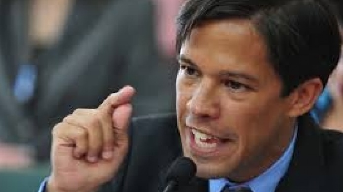 Activista Pedro Julio Serrano en pie de alerta ante posibles cambios a la Ley 54