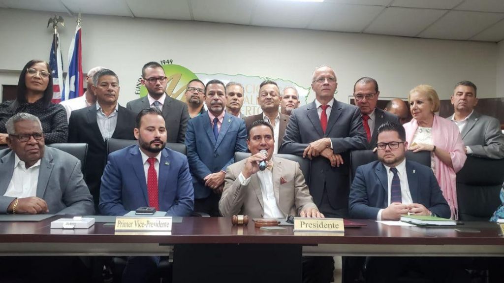  Escogen nueva junta directiva en la Asociaci&oacute;n de Alcaldes 