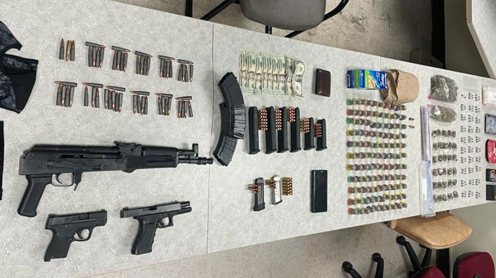  La polic&iacute;a ocupan armas y droga en Morovis 