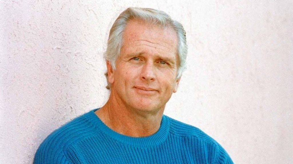  Hijo de "Tarz&aacute;n" apu&ntilde;ala y mata a su madre en California 