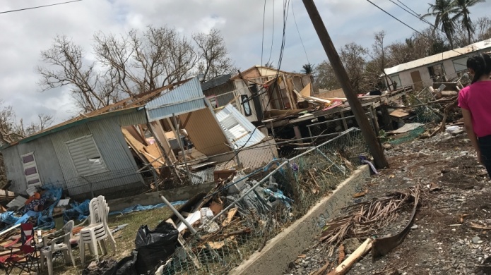 Santa Isabel se recupera: empleados trabajan en carreteras y cuidan a refugiados
