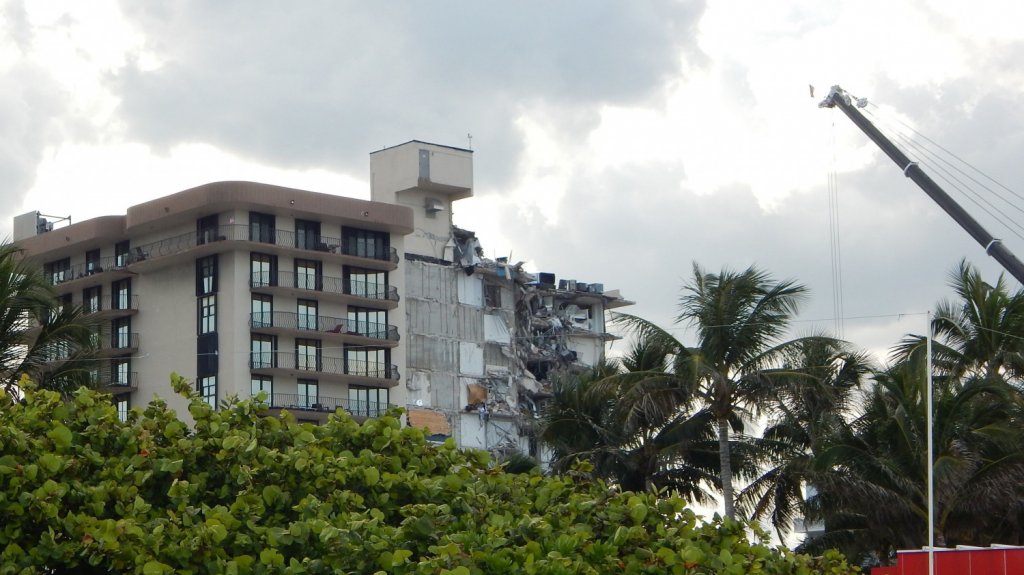  Elsa presiona la b&uacute;squeda de v&iacute;ctimas en el edificio derrumbado en EE.UU. 