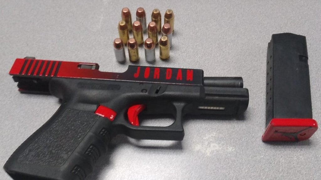  Arrestado en Humacao con una pistola rotulada &ldquo;Jordan&rdquo; 