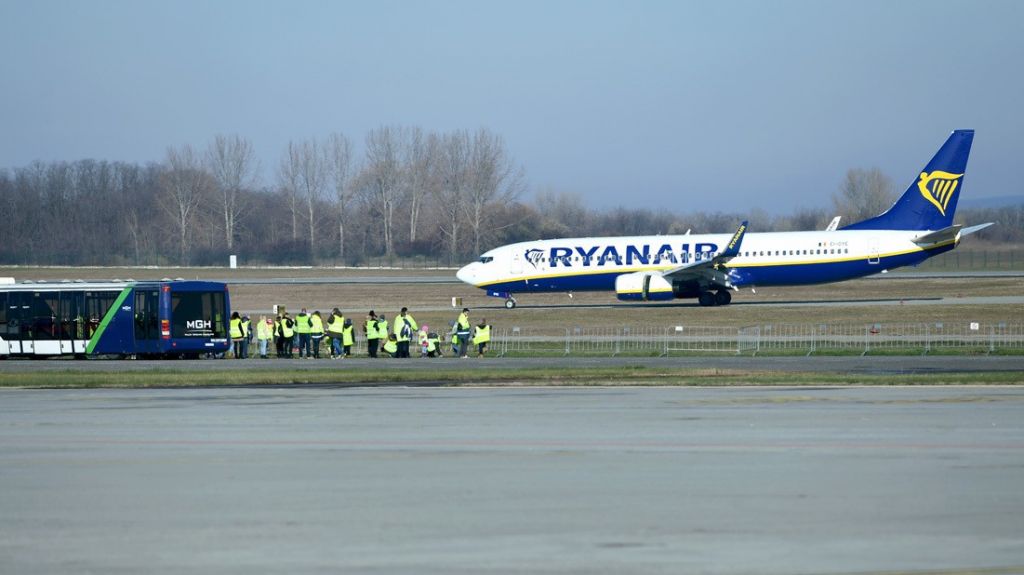  "Vuelo infernal": Cuatro pasajeros se desmayan durante un vuelo de Ryanair 