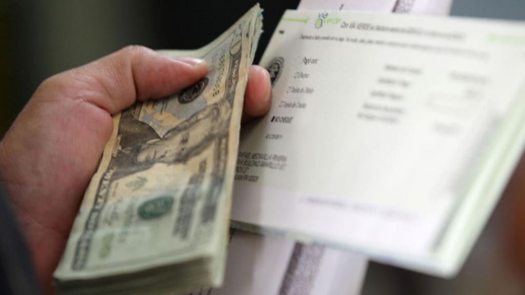 Exigen a la AEE ajustar la tarifa elÃ©ctrica y devolver el exceso cobrado a los abonados