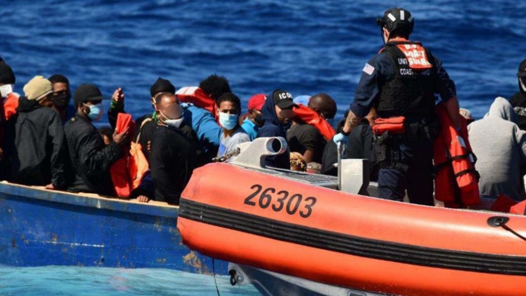  Guardia Costera repatria a 38 dominicanos 