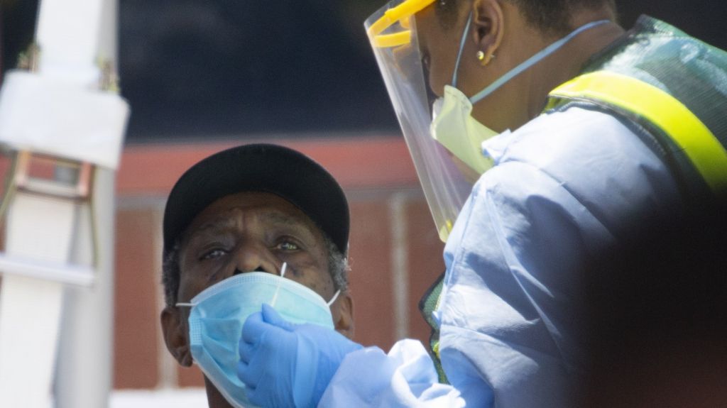  Trump inquieta a EEUU al sugerir hacer menos test de COVID-19 