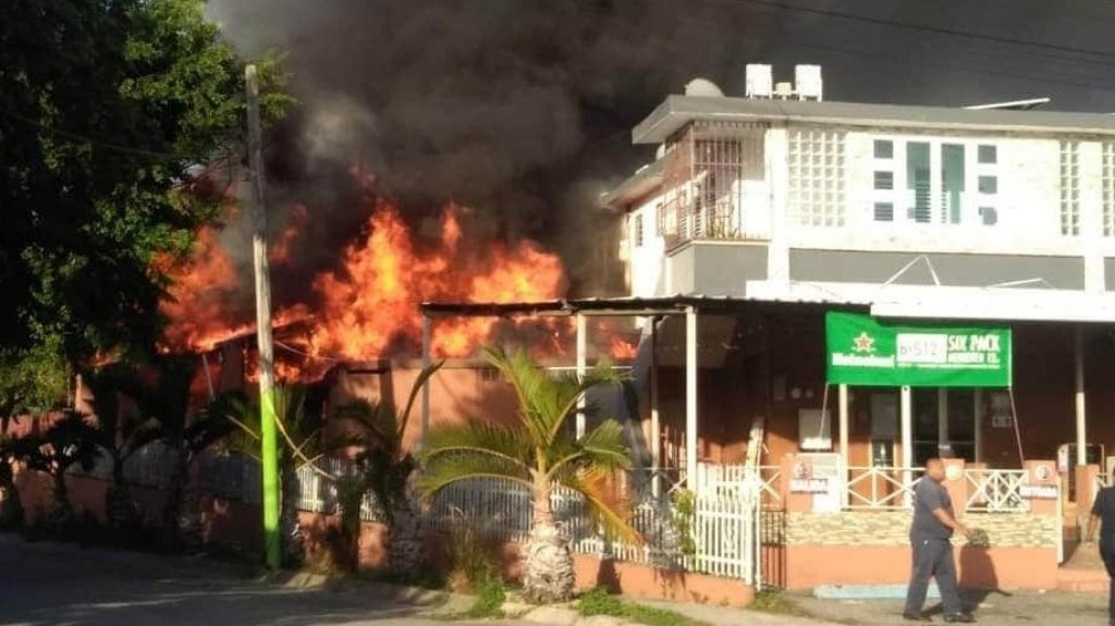  Incendio en negocio en Yauco 