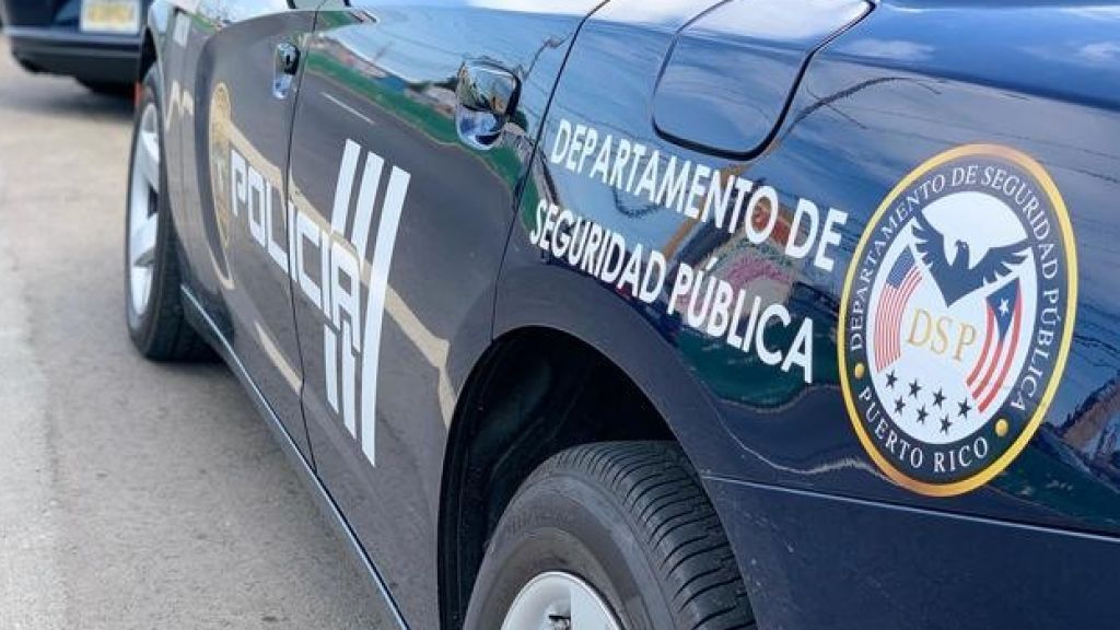  Mujer cae en una alcantarilla destapada y termina con lesiones graves 