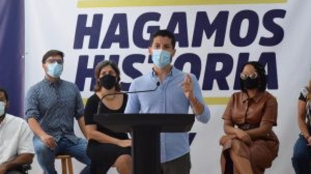  Firma Natal Albelo acuerdo de colaboraci&oacute;n con la Junta Comunitaria del Casco Urbano de R&iacute;o Piedras 