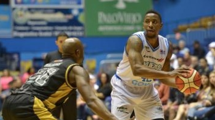 Vaqueros consiguen su primera victoria como locales al doblegar a los Brujos