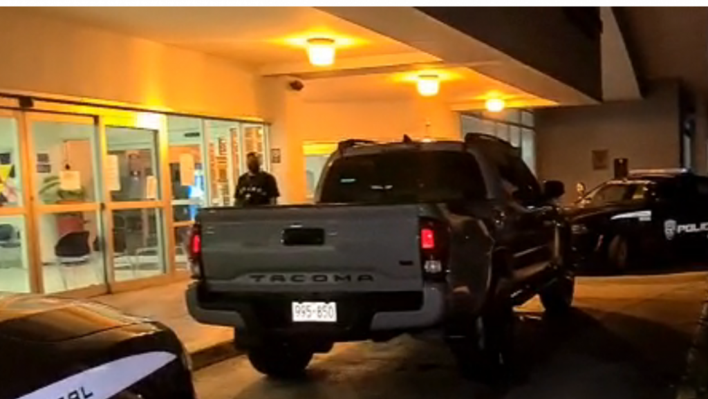  Video: Dos mujeres heridas de bala luego que tirotearan una Tacoma 