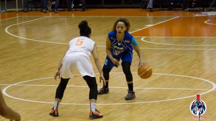 INTERCAMBIAN JUGADORAS ATENIENSES Y CANGREJERAS