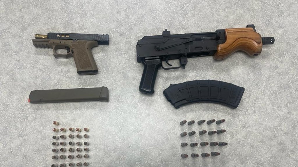  Arrestan a un &ldquo;Chamaquito&rdquo; de 21 a&ntilde;os con armas en Manat&iacute; 