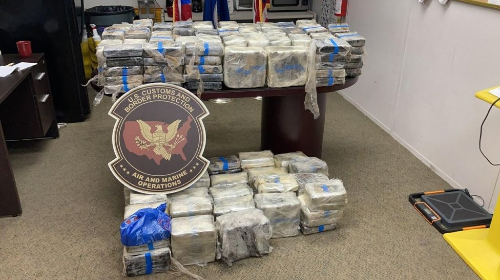  Federales ocupan 360 Kilos de coca&iacute;na escondido en un bote que se dirig&iacute;a a Rinc&oacute;n 