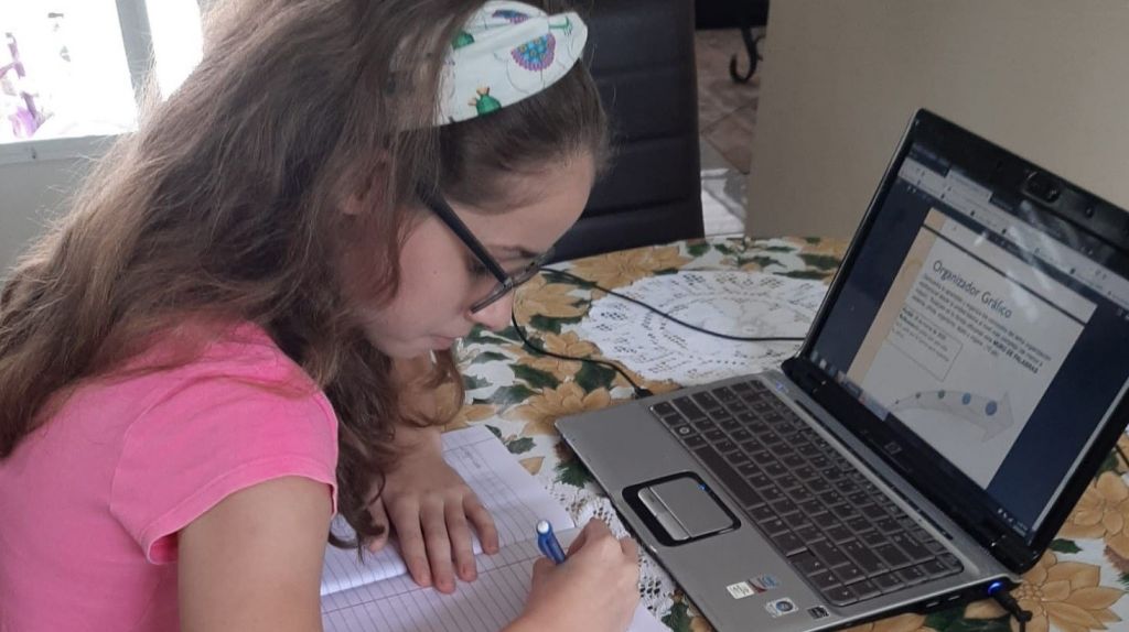  Programa Uno a Uno contin&uacute;a rescatando j&oacute;venes de la deserci&oacute;n escolar con apoyo del DDEC 