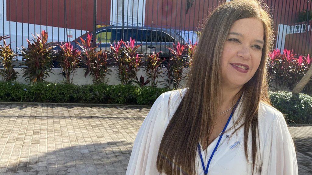  Vendedores de bienes ra&iacute;ces trabajan en inventario de propiedades para mover a los desplazados por terremotos 