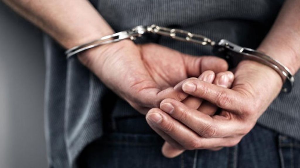  Arrestan en Ponce mujer que apu&ntilde;alo a su esposo frente a su hija menor 