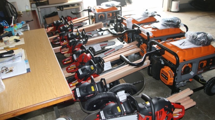 RecreaciÃ³n y Deportes entrega equipo para mantenimiento de instalaciones en las nueve regiones de la isla