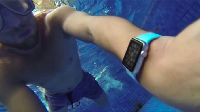Meten el Apple Watch en una piscina y esto es lo que sucede (vÃ­deo)