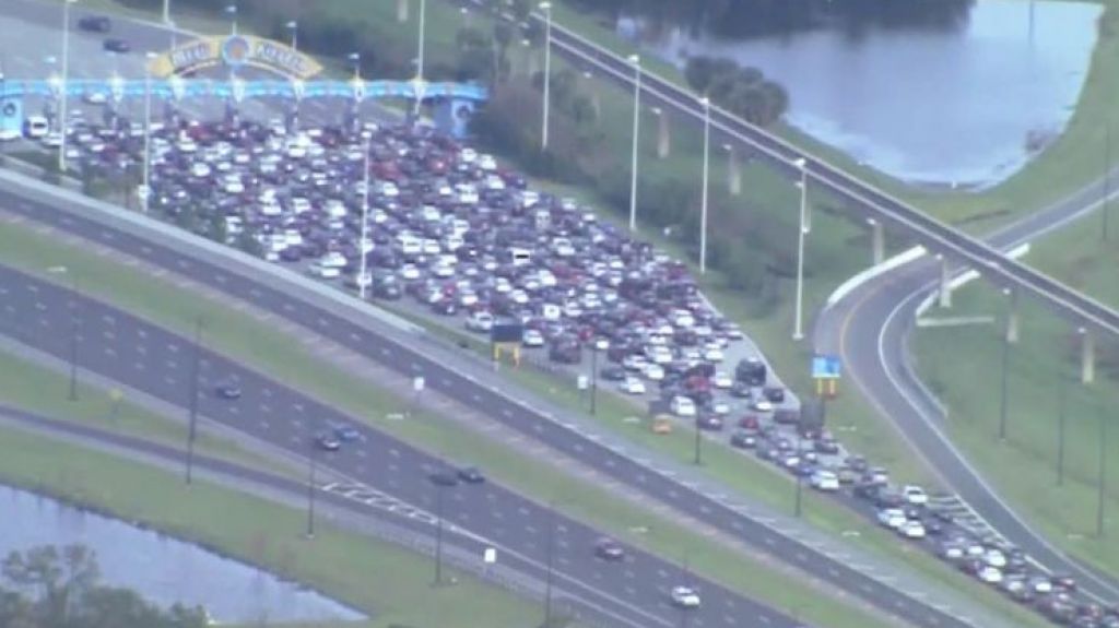  Video: &ldquo;De locos&rdquo; las filas para entrar a despedir el a&ntilde;o en Walt Disney World 