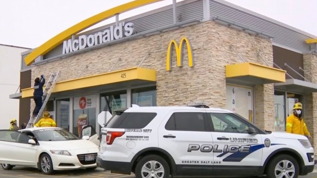  Padre ordena a ni&ntilde;o de 4 a&ntilde;os disparar a la polic&iacute;a en Utah 