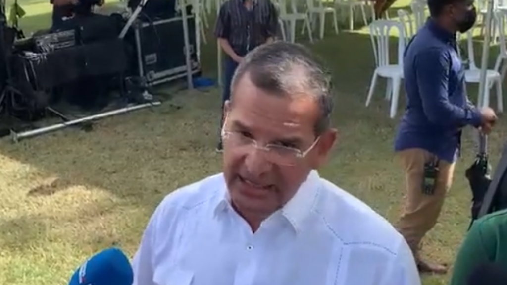  Gobernador dice que el Cuerpo de Ingenieros propone construir un arrecife artificial para subsanar los peligros por corrientes marinas en el &aacute;rea del Condado 