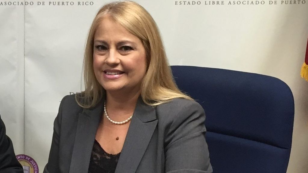  Gobernadora firma orden ejecutiva para crear comit&eacute; multisectorial que asesore en la calificaci&oacute;n de suelos 