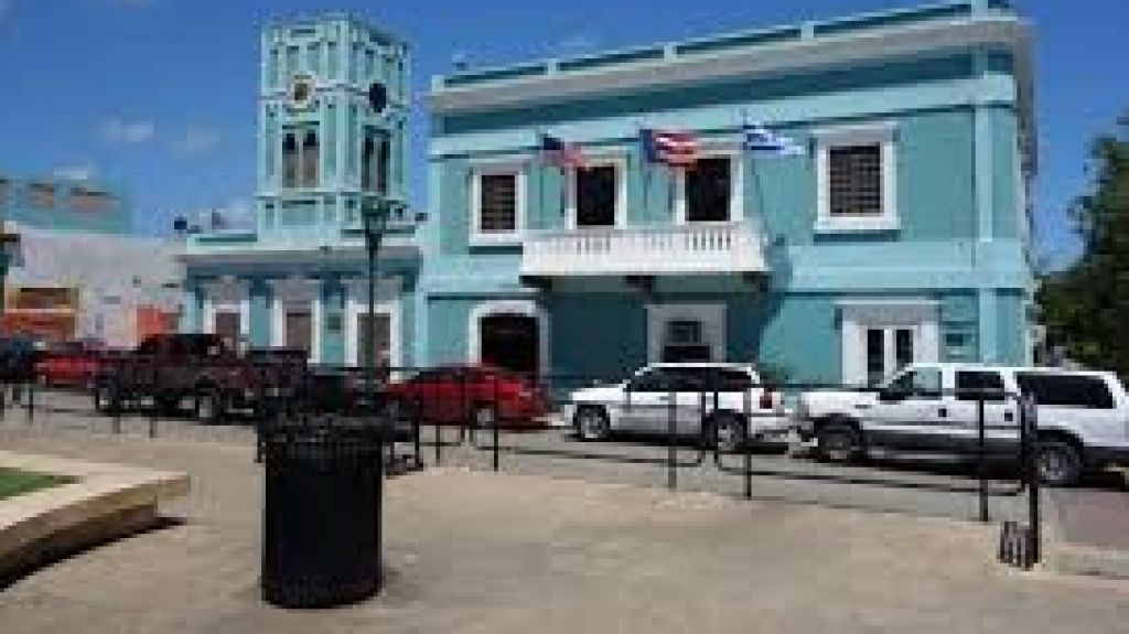  Alegadas irregularidades tras Mar&iacute;a llevan ante el FEI al alcalde de Vieques y al jefe polic&iacute;a municipal 