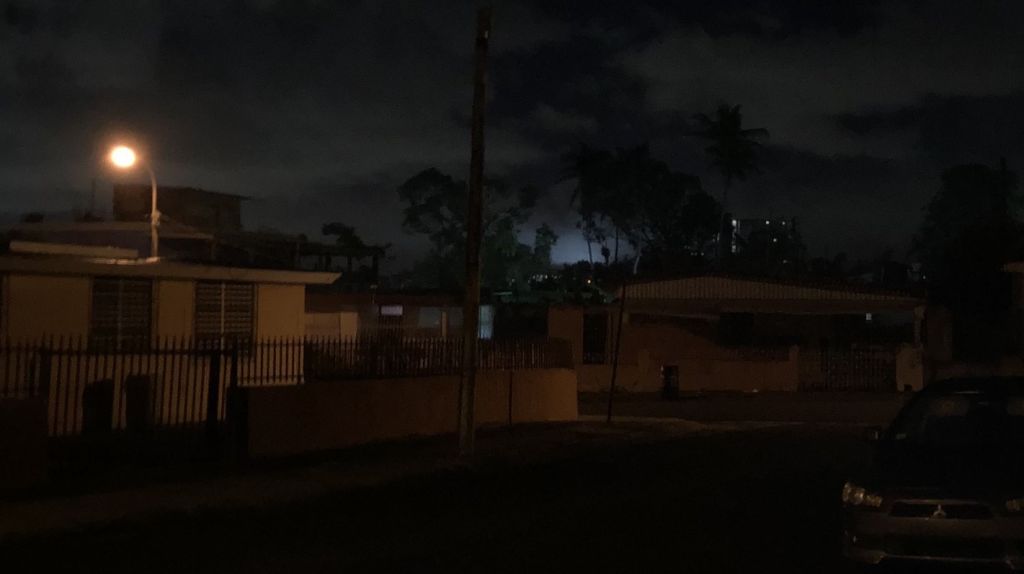  En llamas depósito de material vegetativo en Bayamón 