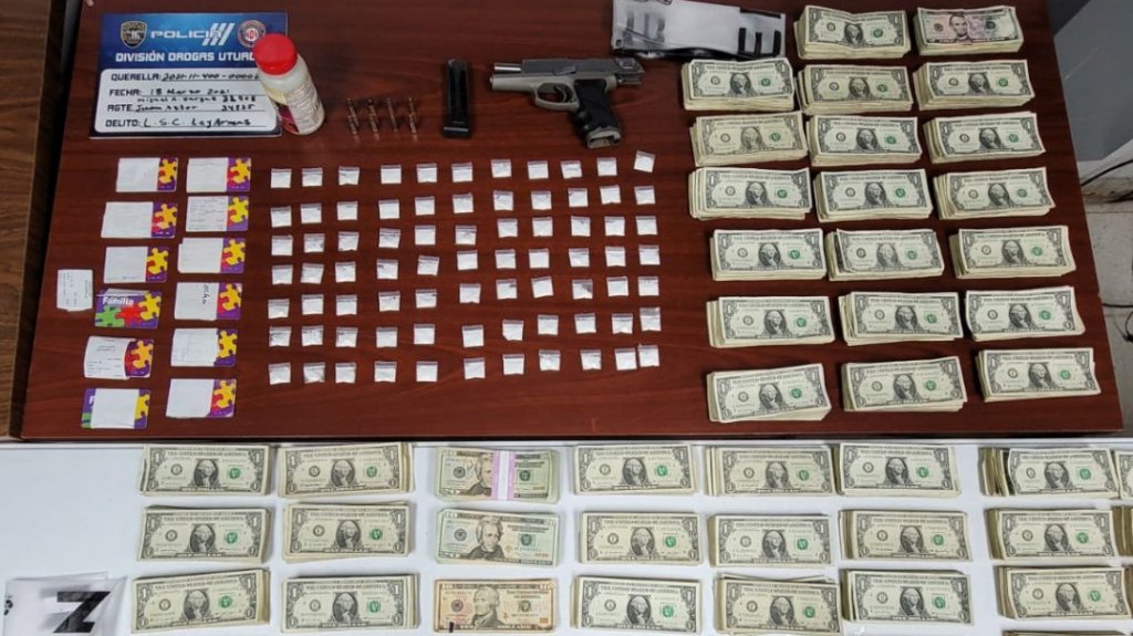  Polic&iacute;a ocupa 12 tarjetas del Departamento de la Familia en allanamiento realizado en Utuado que concluye con una pareja detenida 
