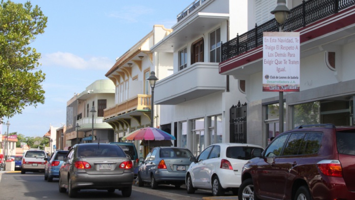 RÃ³tulos de mensajes positivos "invaden"  la ciudad de Isabela