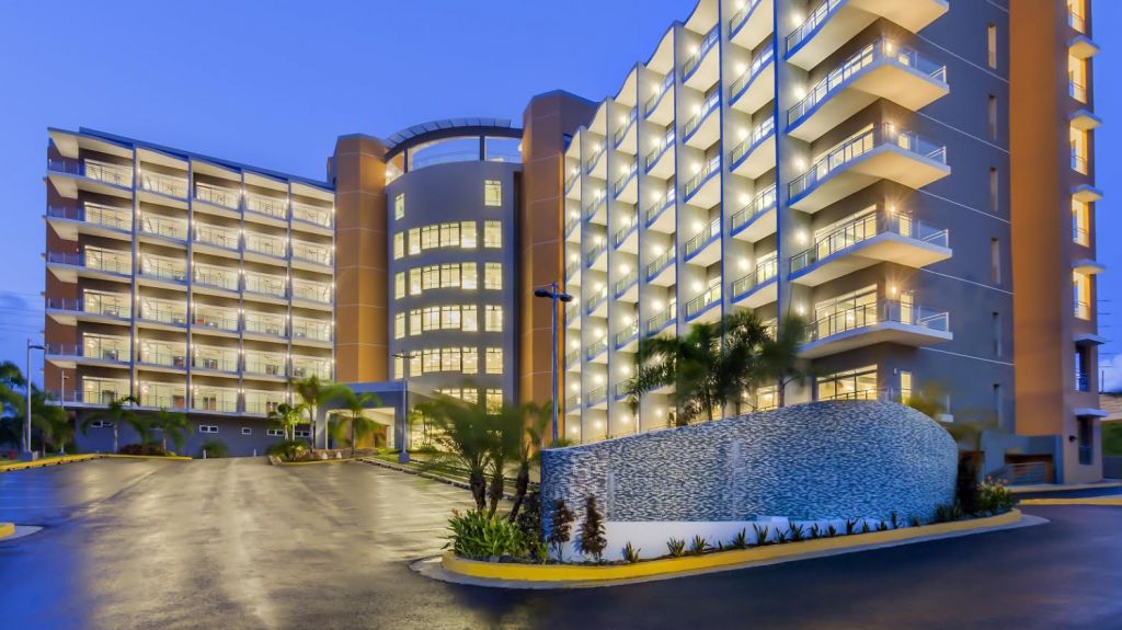  Le disparan a guardia de seguridad en hotel de Aguadilla 